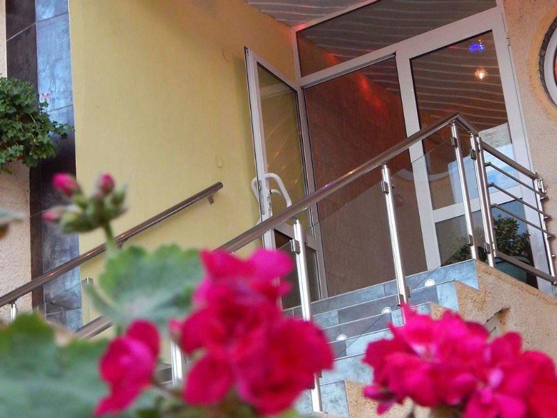 Lilalo ηotel
